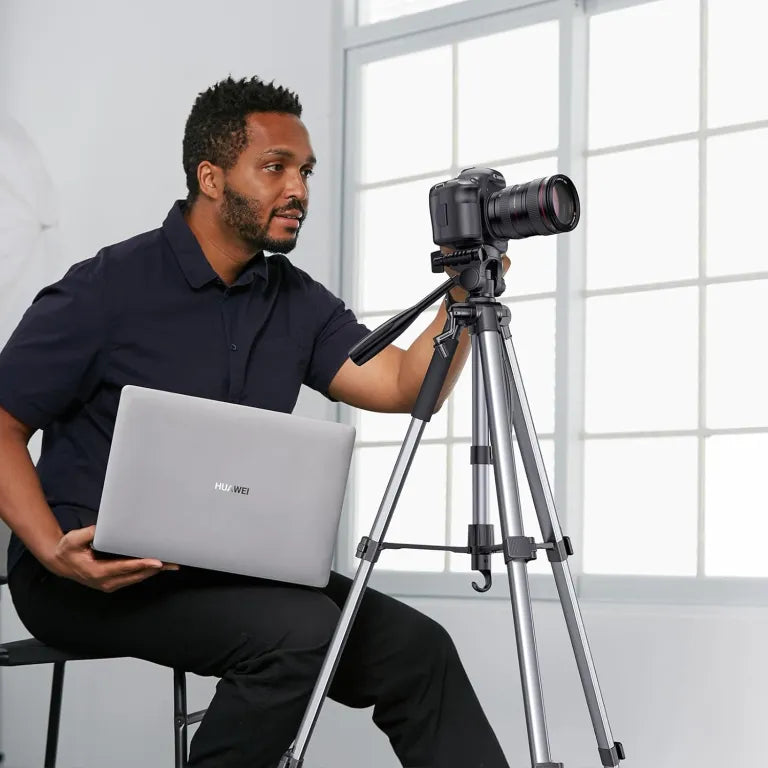 UGREEN Tripod with 53.5-175 cm Height, Lightweight and Portable Travel Tripod, Aluminium Tripod with Mobile Phone Holder and Travel Bag for Camera