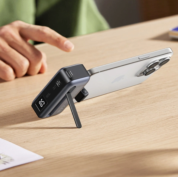 Ugreen PB503 5000mAh powerbank with USB-C port and integrated USB-C connector