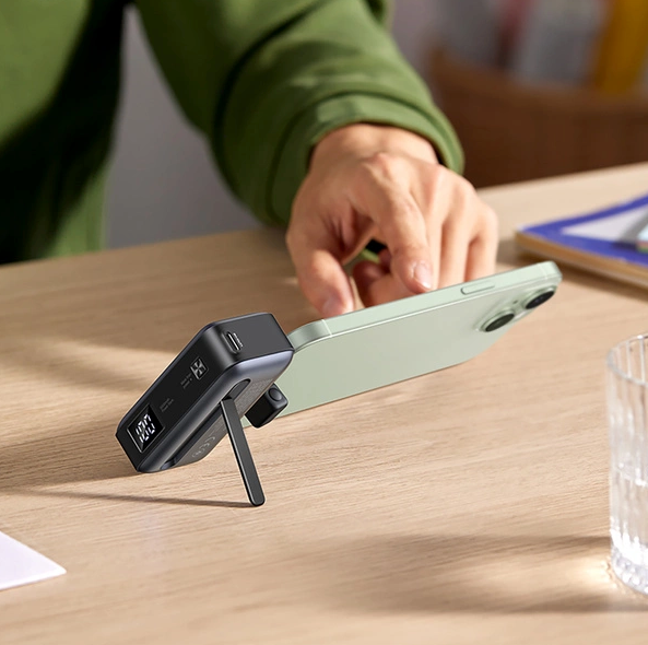 Ugreen PB503 5000mAh powerbank with USB-C port and integrated USB-C connector